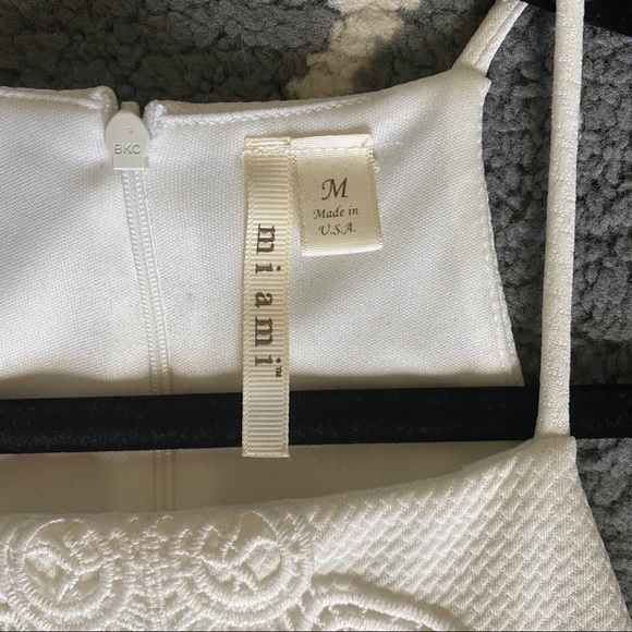 White dress - Picture 4 of 4